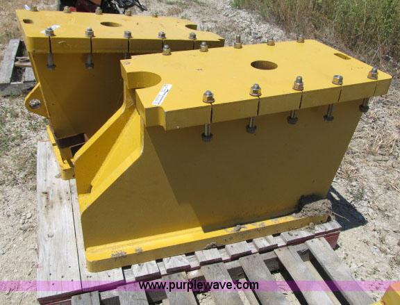 image for item AC9369 John Deere 770G motor grader push block
