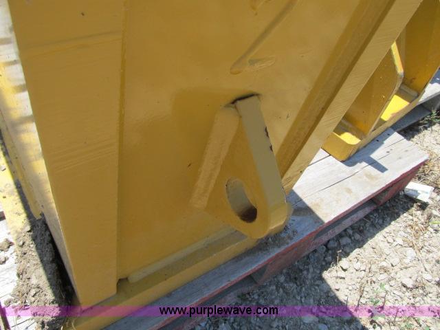 image for item AC9369 John Deere 770G motor grader push block