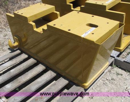 image for item AC9370 Caterpillar 140M motor grader push block