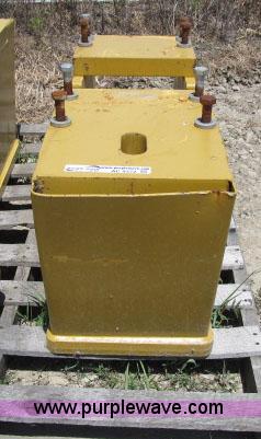 image for item AC9371 Caterpillar 140M motor grader push block