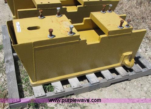 image for item AC9372 Caterpillar 140M motor grader push block