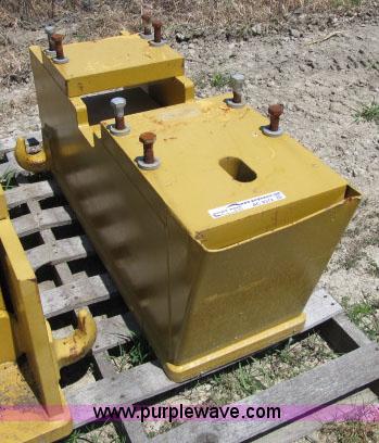 image for item AC9372 Caterpillar 140M motor grader push block
