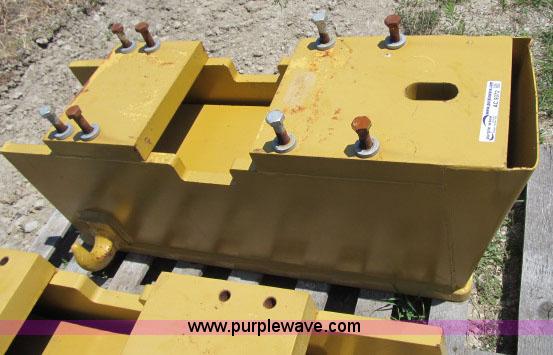 image for item AC9372 Caterpillar 140M motor grader push block