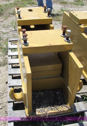 image for item AC9372 Caterpillar 140M motor grader push block