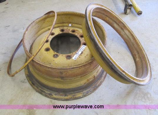 image for item AC9373 140H motor grader wheel