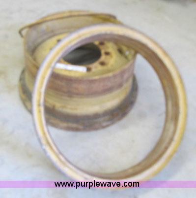 image for item AC9373 140H motor grader wheel