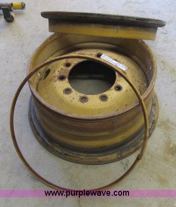 image for item AC9373 140H motor grader wheel