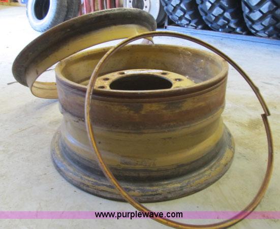 image for item AC9373 140H motor grader wheel