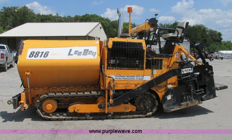 image for item AN9013 2007 LeeBoy L8816T paver