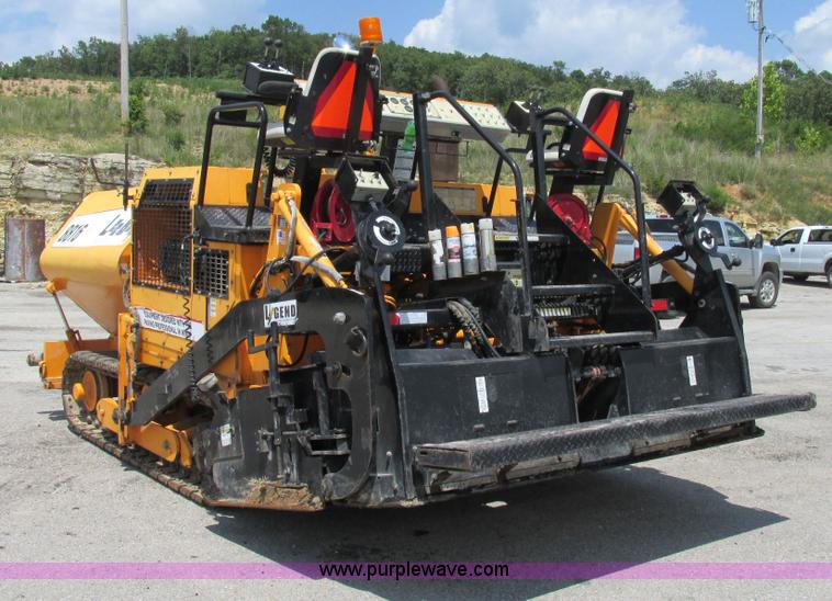 image for item AN9013 2007 LeeBoy L8816T paver