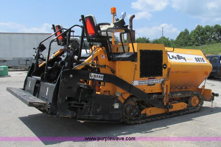 image for item AN9013 2007 LeeBoy L8816T paver
