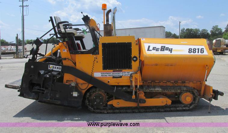 image for item AN9013 2007 LeeBoy L8816T paver