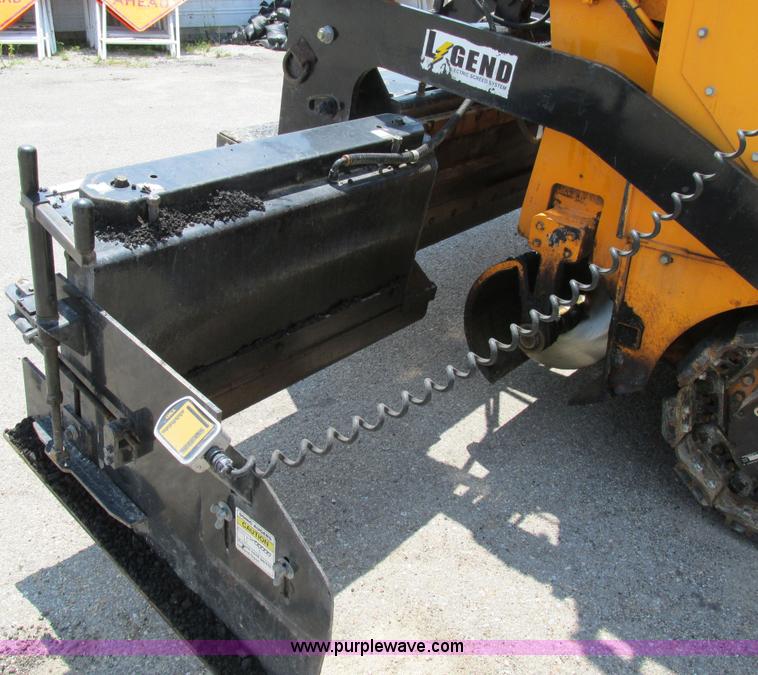 image for item AN9013 2007 LeeBoy L8816T paver