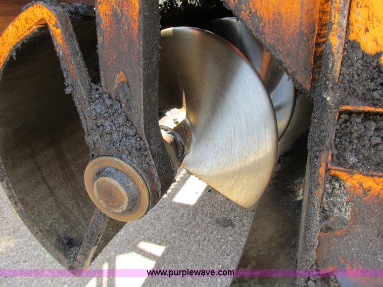 image for item AN9013 2007 LeeBoy L8816T paver