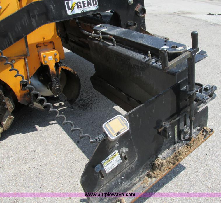 image for item AN9013 2007 LeeBoy L8816T paver