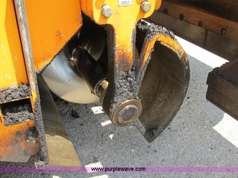 image for item AN9013 2007 LeeBoy L8816T paver