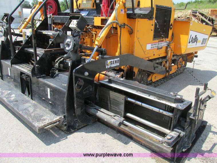 image for item AN9013 2007 LeeBoy L8816T paver