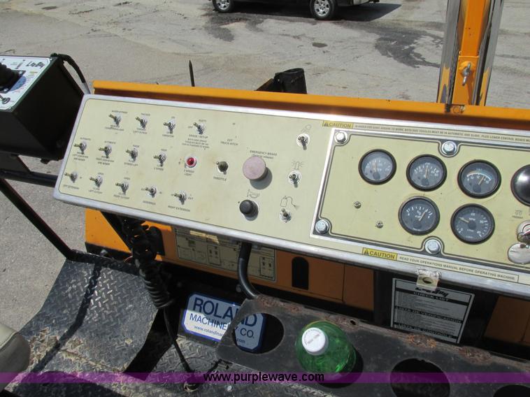 image for item AN9013 2007 LeeBoy L8816T paver