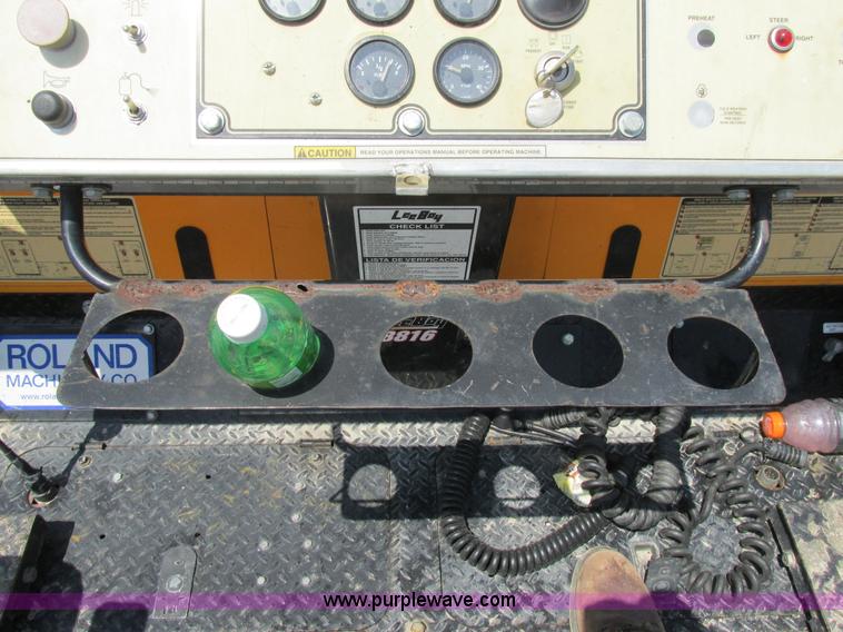 image for item AN9013 2007 LeeBoy L8816T paver