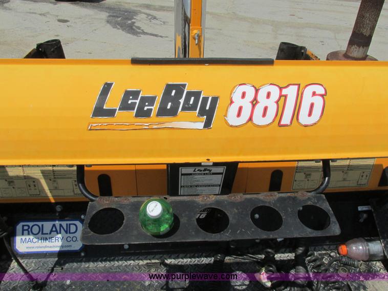 image for item AN9013 2007 LeeBoy L8816T paver