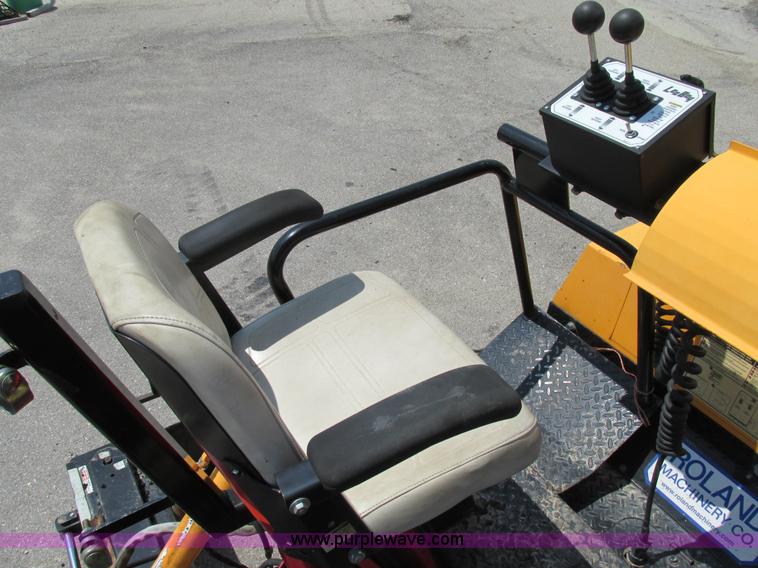 image for item AN9013 2007 LeeBoy L8816T paver