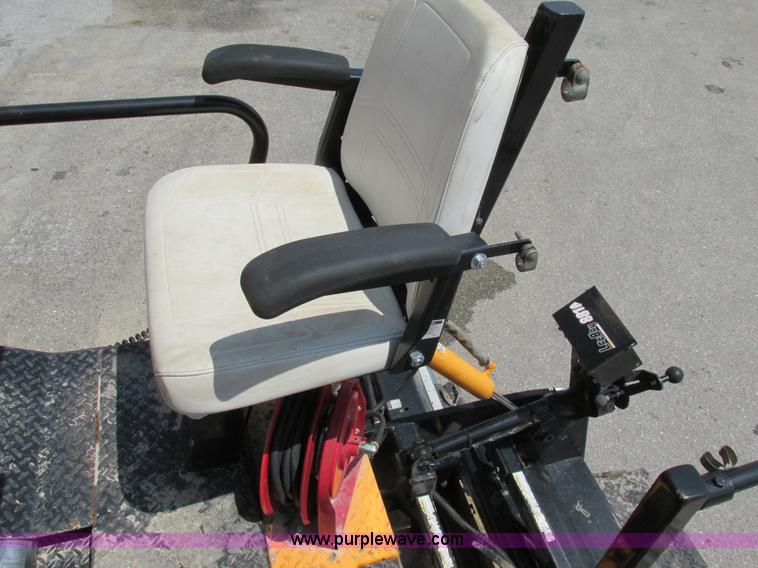 image for item AN9013 2007 LeeBoy L8816T paver