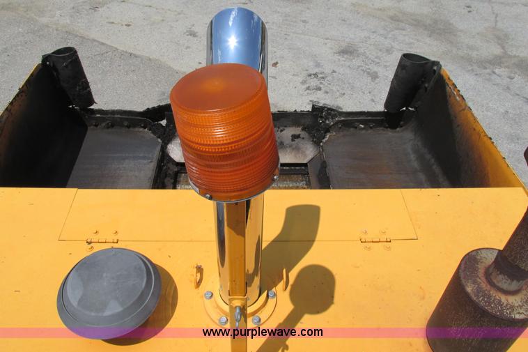 image for item AN9013 2007 LeeBoy L8816T paver