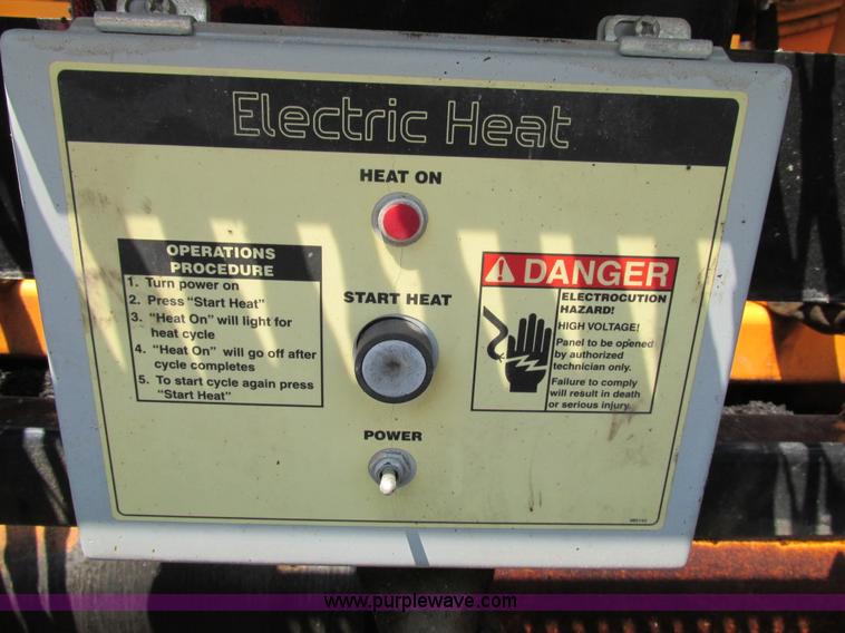 image for item AN9013 2007 LeeBoy L8816T paver