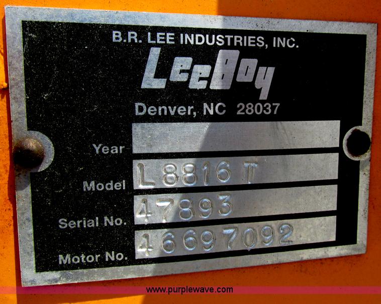 image for item AN9013 2007 LeeBoy L8816T paver