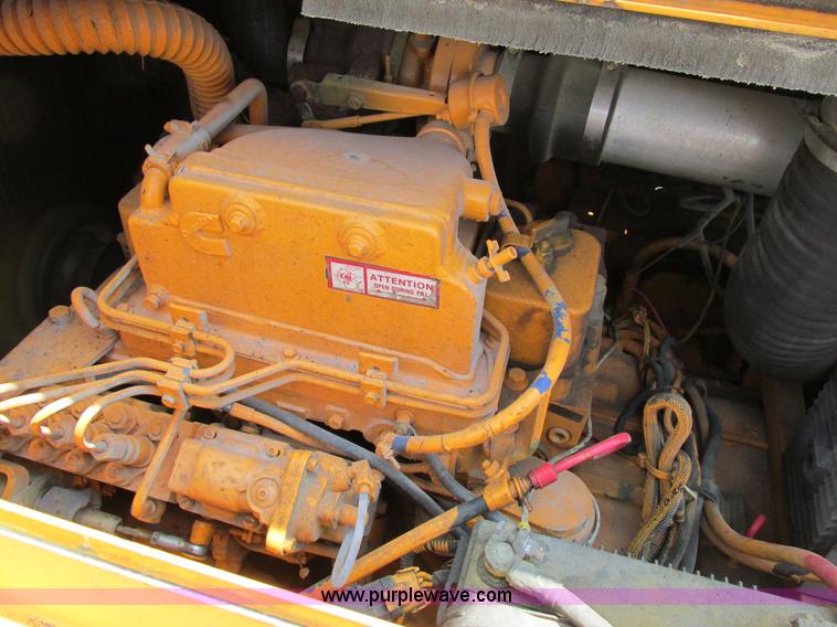 image for item AN9013 2007 LeeBoy L8816T paver