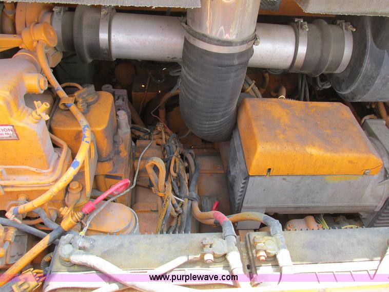 image for item AN9013 2007 LeeBoy L8816T paver