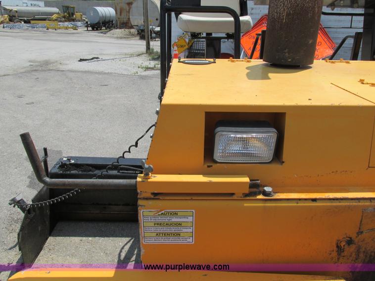 image for item AN9013 2007 LeeBoy L8816T paver