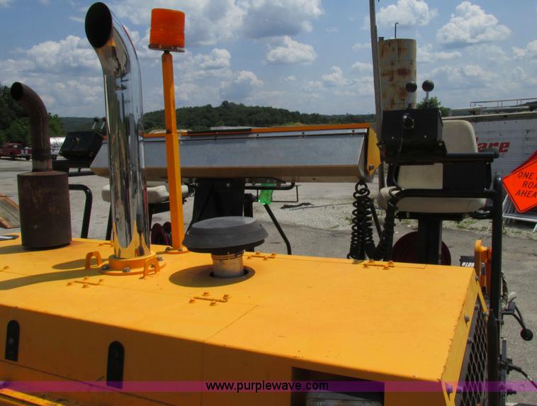 image for item AN9013 2007 LeeBoy L8816T paver