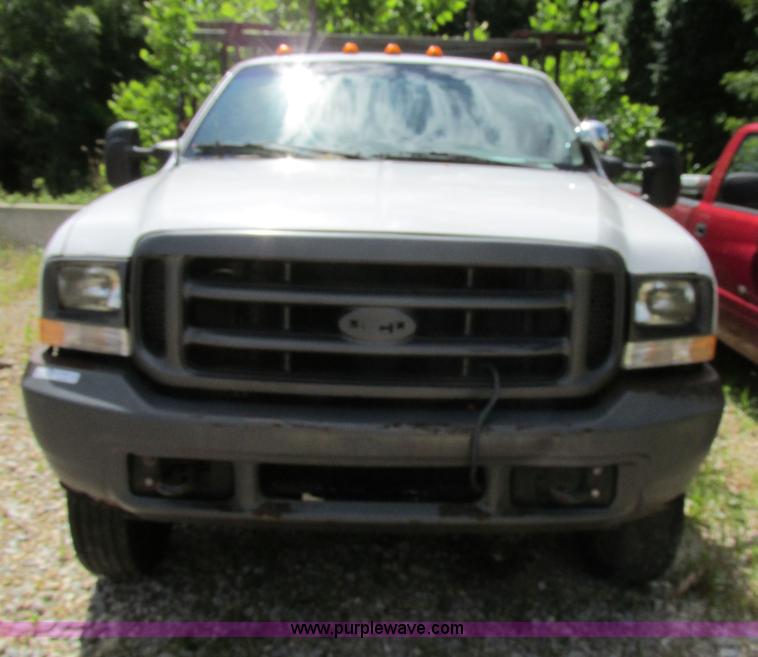 image for item AN9033 2002 Ford F450 Super Duty flatbed truck