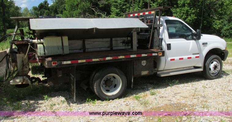 image for item AN9033 2002 Ford F450 Super Duty flatbed truck