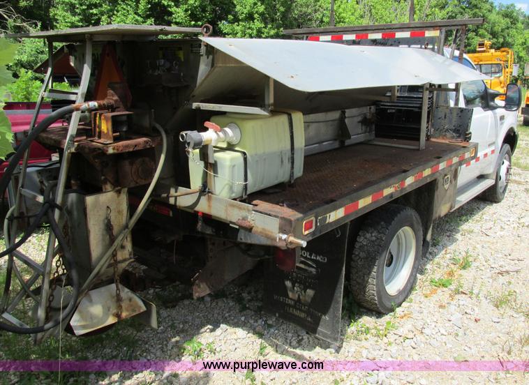 image for item AN9033 2002 Ford F450 Super Duty flatbed truck