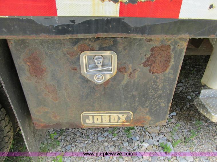 image for item AN9033 2002 Ford F450 Super Duty flatbed truck