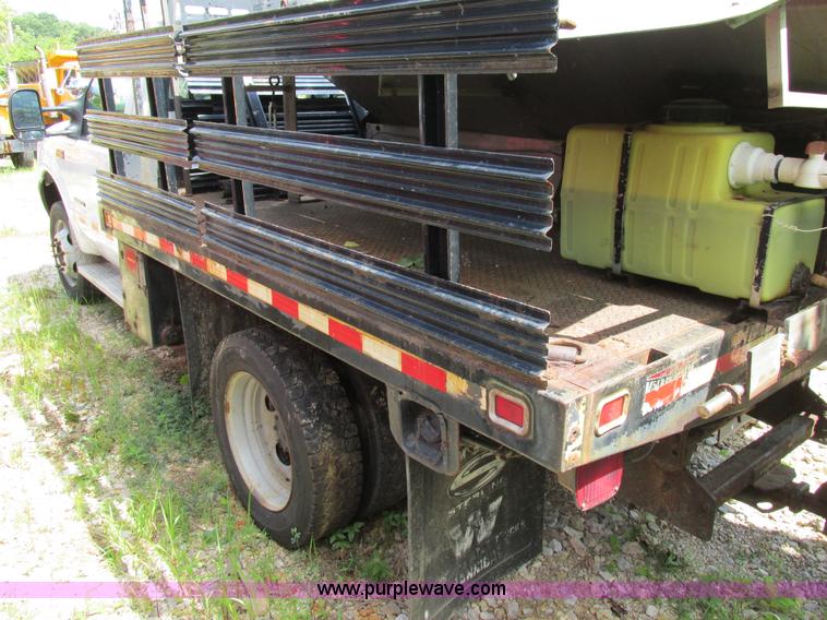 image for item AN9033 2002 Ford F450 Super Duty flatbed truck