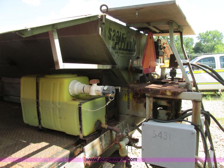 image for item AN9033 2002 Ford F450 Super Duty flatbed truck