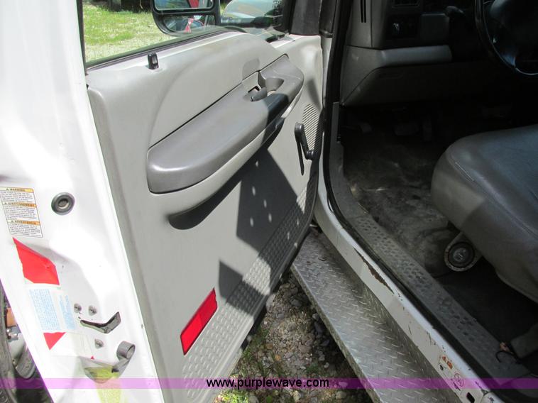 image for item AN9033 2002 Ford F450 Super Duty flatbed truck