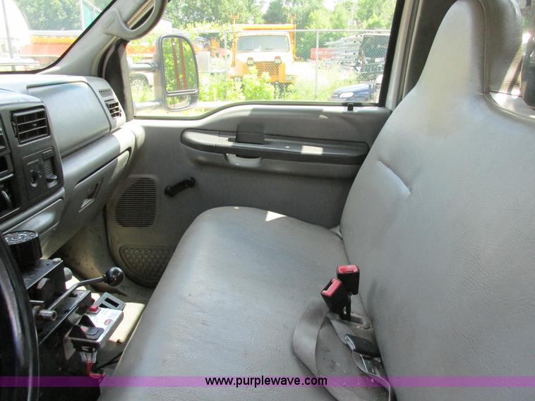 image for item AN9033 2002 Ford F450 Super Duty flatbed truck