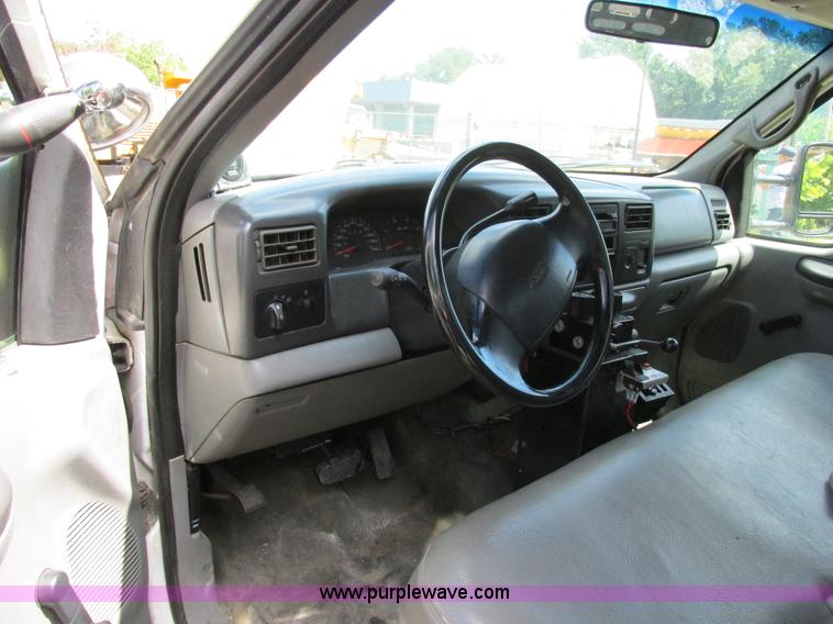 image for item AN9033 2002 Ford F450 Super Duty flatbed truck