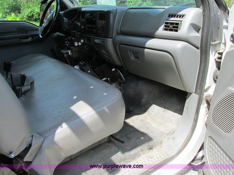 image for item AN9033 2002 Ford F450 Super Duty flatbed truck