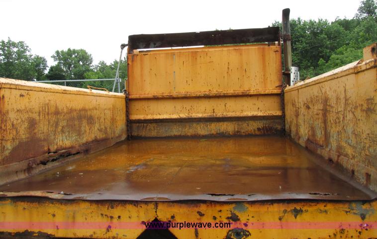 image for item AN9036 1996 International 4900 dump truck