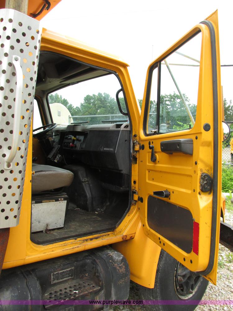 image for item AN9036 1996 International 4900 dump truck
