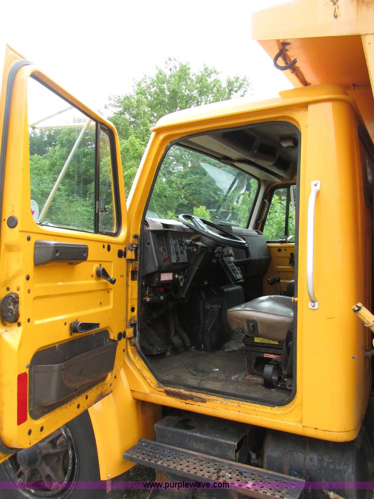 image for item AN9036 1996 International 4900 dump truck