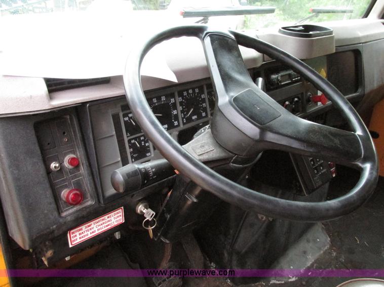 image for item AN9036 1996 International 4900 dump truck