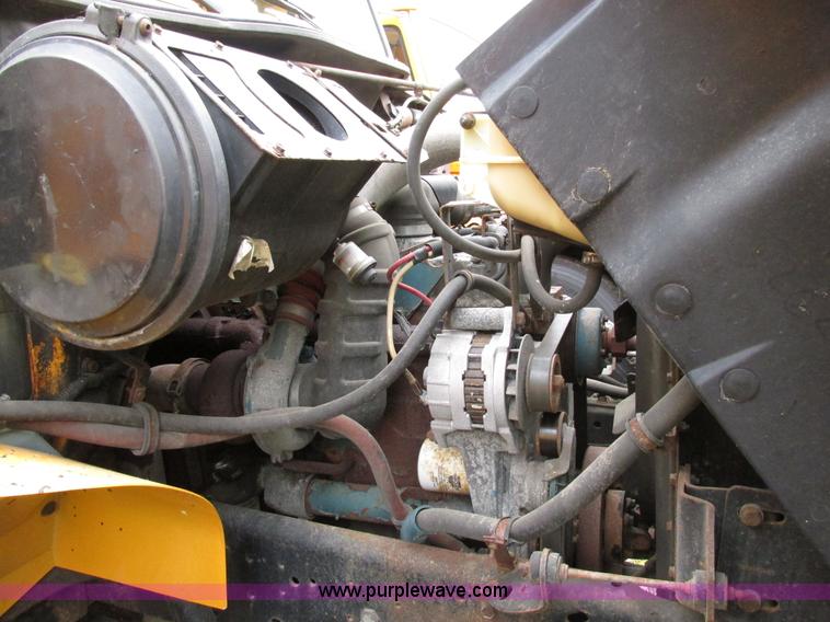 image for item AN9036 1996 International 4900 dump truck