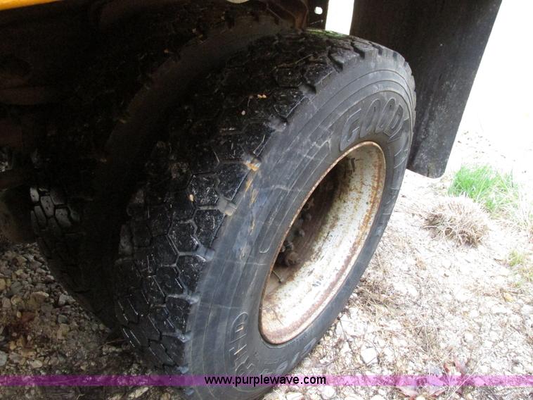 image for item AN9036 1996 International 4900 dump truck