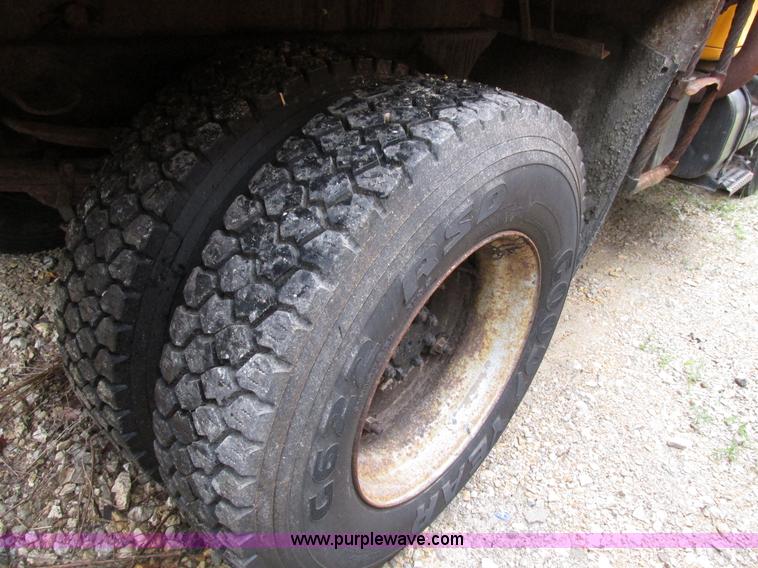 image for item AN9036 1996 International 4900 dump truck